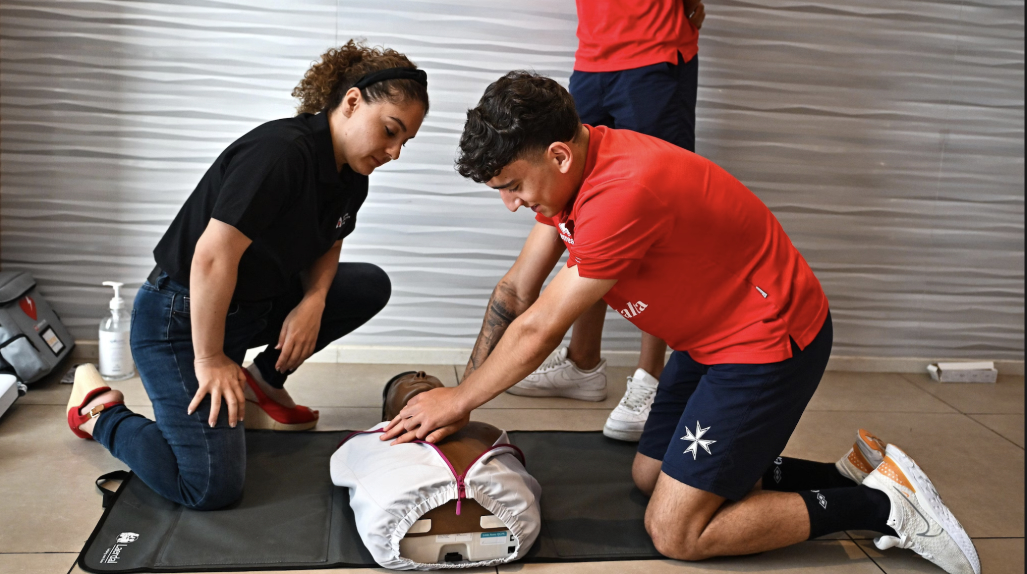 Youth saving lives: U19 EURO promotes lifesaving skills